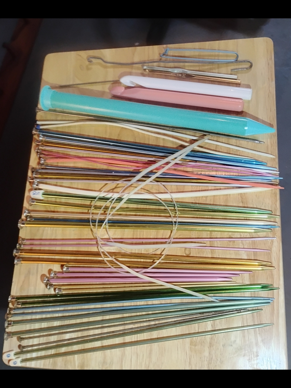Mixed Lot of 30+ Vintage Crochet Knitting Needles In Various Sizes